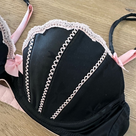 Vintage Victoria's Secret "Sexy Little Things" Clamshell Underwire Bra - Picture 3 of 7